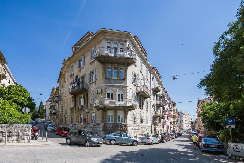 Guest House Roman Horizon Split Exteriör bild